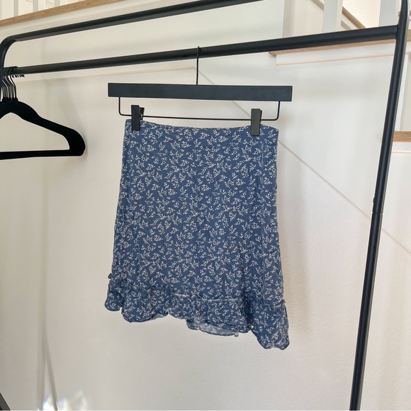 Brandy Melville blue floral skirt - Picture 1 of 3